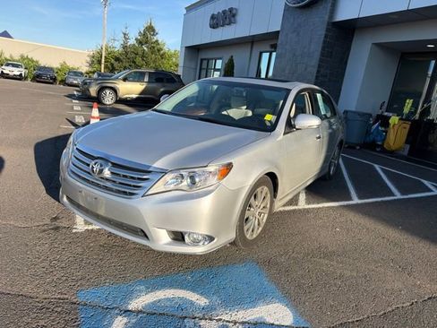 Used 2011 Toyota Avalon Limited FWD image 3