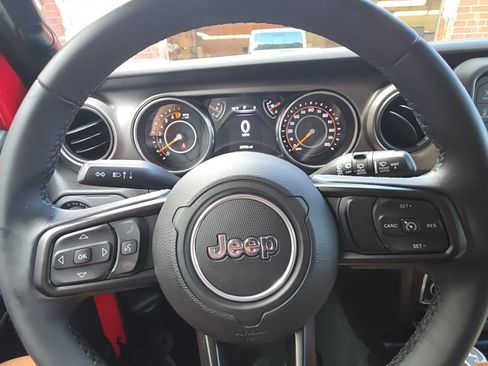 Used 2018 Jeep Wrangler Unlimited Sport S AWD/4WD image 24