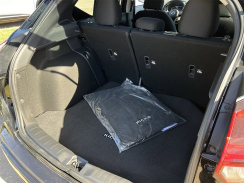 Certified 2025 Nissan Kicks Play S image 27