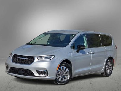 Used 2024 Chrysler Pacifica Limited