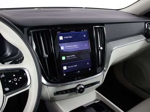 Certified 2025 Volvo V60 B5 Cross Country Plus image 9