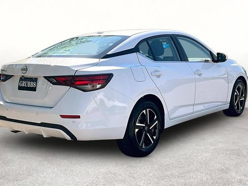 Used 2025 Nissan Sentra SV FWD image 2