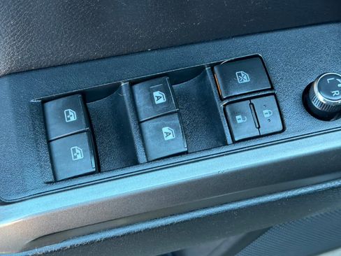 Used 2017 Toyota Tacoma TRD Sport w/ Tow Package (A/T) image 15