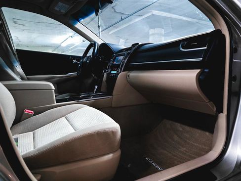 Used 2014 Toyota Camry XLE image 33
