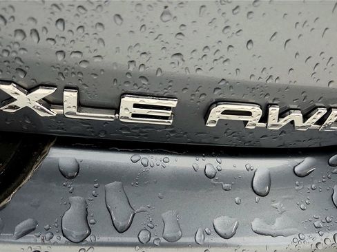 Used 2023 Toyota Highlander XLE image 31