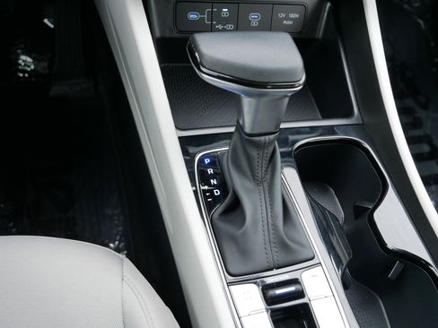 Certified 2025 Hyundai Tucson SE image 24