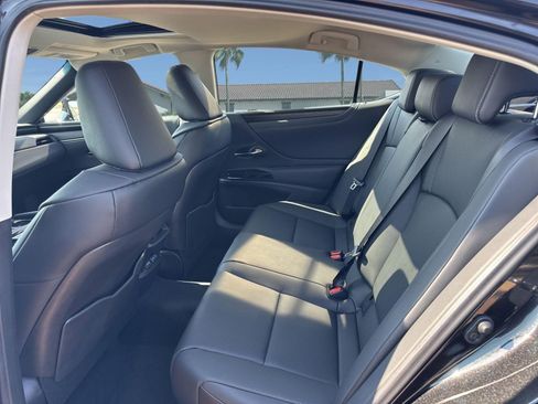 New 2025 Lexus ES 350 w/ Premium Package image 9