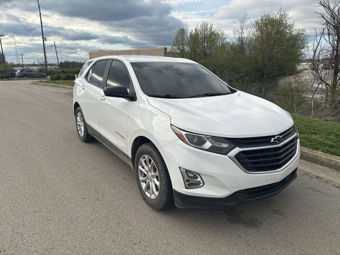 Used 2020 Chevrolet Equinox LS image 2