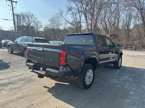 Used 2025 Toyota Tacoma SR5 image 5