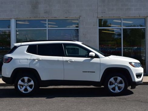 Used 2018 Jeep Compass Latitude w/ Cold Weather Group AWD/4WD image 3