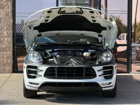 Used 2017 Porsche Macan Turbo AWD/4WD image 21