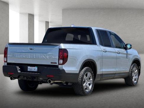 Used 2025 Honda Ridgeline TrailSport image 4