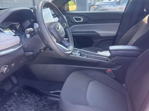 Used 2025 Jeep Compass Sport AWD/4WD image 5