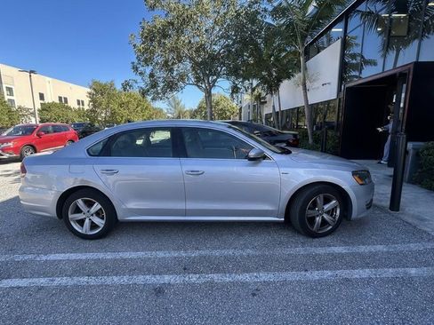 Used 2015 Volkswagen Passat 1.8T Limited Edition image 3