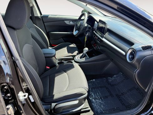 Used 2019 Kia Forte LXS FWD image 19