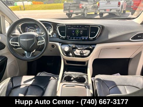 Used 2023 Chrysler Pacifica Limited FWD image 13