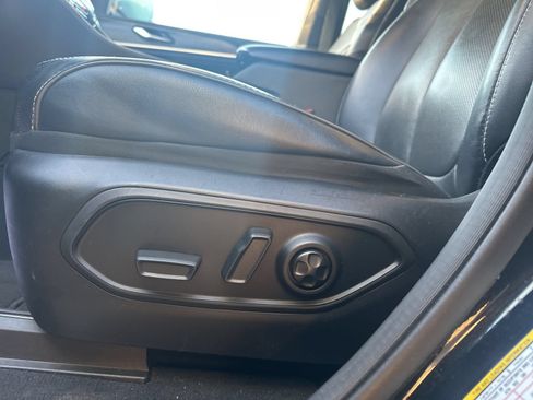 Used 2024 Jeep Grand Cherokee Overland AWD/4WD image 12