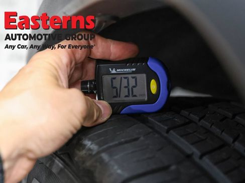 Used 2021 Jeep Grand Cherokee Laredo AWD/4WD image 28