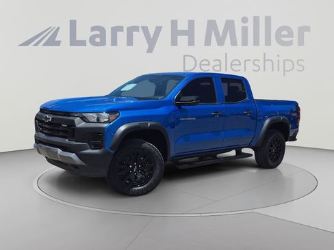 Used 2024 Chevrolet Colorado Trail Boss w/ Technology Package AWD/4WD image 1