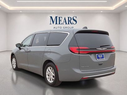 Used 2023 Chrysler Pacifica Touring-L