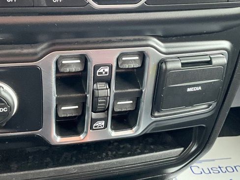 Used 2022 Jeep Gladiator Overland w/ Trailer Tow Package image 24