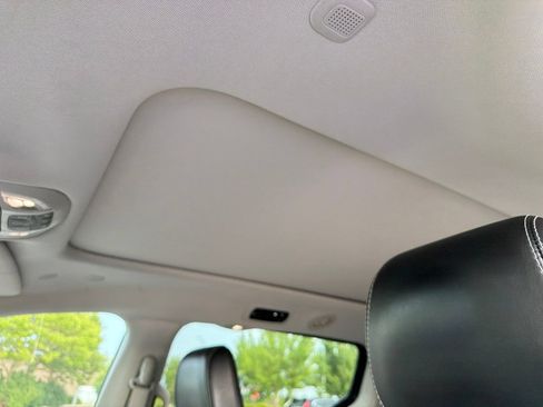 Used 2023 Chrysler Pacifica Limited FWD image 14