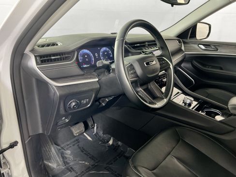Used 2022 Jeep Grand Cherokee Limited AWD/4WD image 9