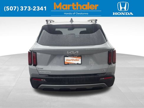 Used 2023 Kia Sorento S AWD/4WD image 4