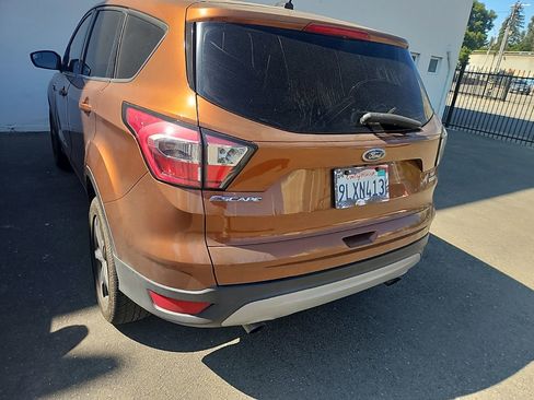 Used 2017 Ford Escape SE image 4