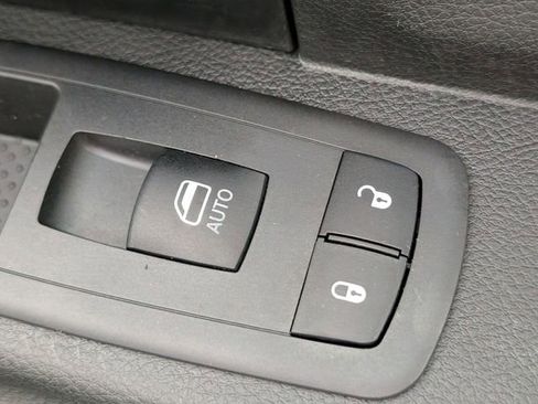 Used 2018 RAM 2500 Tradesman w/ Chrome Appearance Group image 31