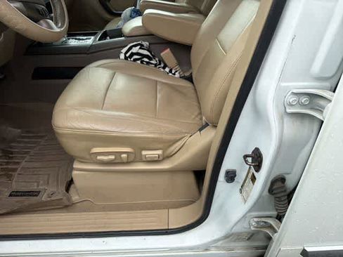 Used 2015 Nissan Armada Platinum w/ 2nd Row Captain Seat Package RWD image 17