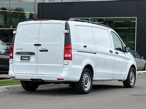 Used 2022 Mercedes-Benz Metris image 3