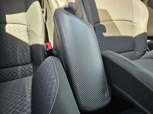 Used 2021 Toyota C-HR LE FWD image 27