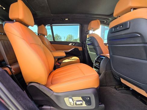 Used 2022 BMW X7 xDrive40i w/ M Sport Package image 23