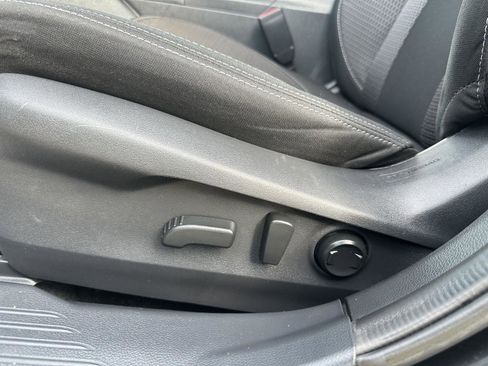 Used 2023 Subaru Outback Premium image 9