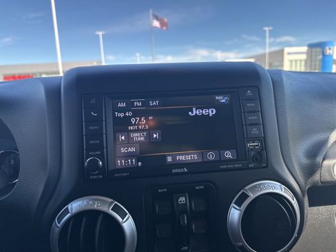 Used 2018 Jeep Wrangler Unlimited Rubicon w/ Cold Weather Group AWD/4WD image 53