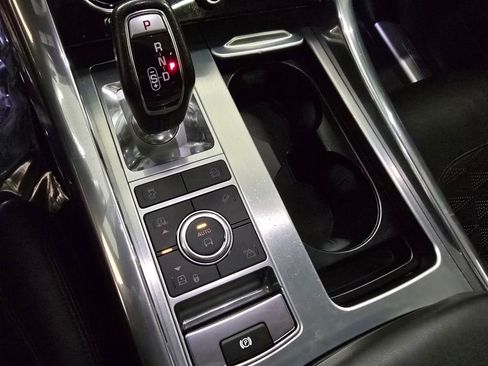 Used 2022 Land Rover Range Rover Sport SVR image 33