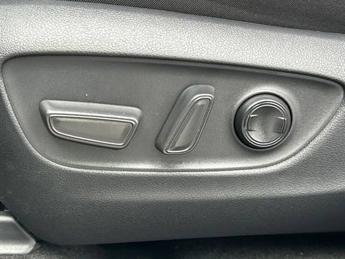 Used 2025 Toyota RAV4 XLE AWD/4WD image 18