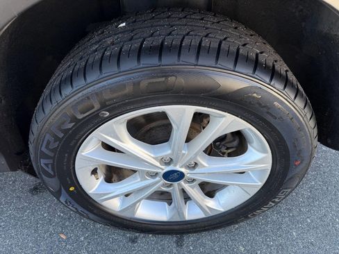 Used 2019 Ford Escape SE image 24