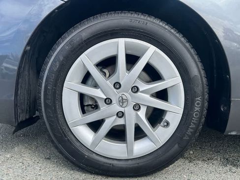 Used 2012 Toyota Prius V Three FWD image 8