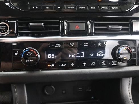 Used 2023 Nissan Pathfinder SL image 25