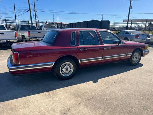 Used 1990 Lincoln Town Car image 11