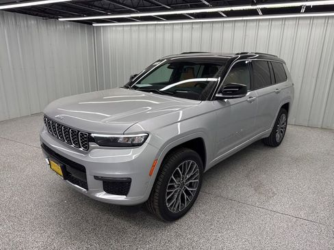 Used 2025 Jeep Grand Cherokee L Summit w/ Advanced Protech Group IV AWD/4WD image 2