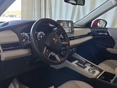 Used 2023 Mitsubishi Outlander SEL image 11