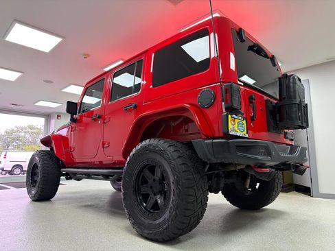Used 2017 Jeep Wrangler Unlimited Rubicon AWD/4WD image 5