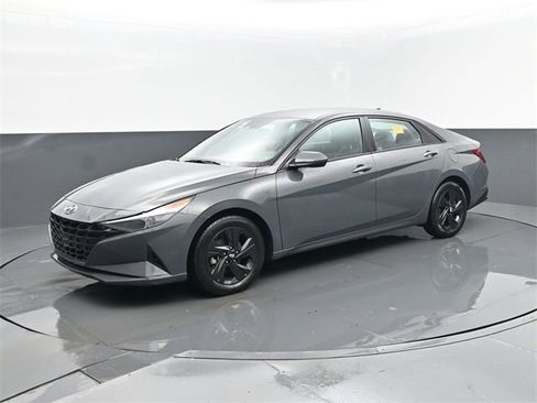 Used 2023 Hyundai Elantra SEL image 5