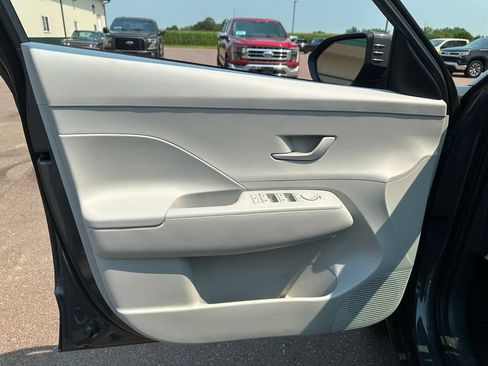 Used 2025 Hyundai Kona SEL AWD/4WD image 11