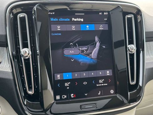 Used 2025 Volvo XC40 B5 Plus w/ Protection Package Premier image 28