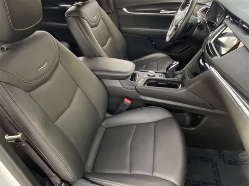 Certified 2022 Cadillac XT5 Premium Luxury w/ LPO, Floor Liner Package image 12