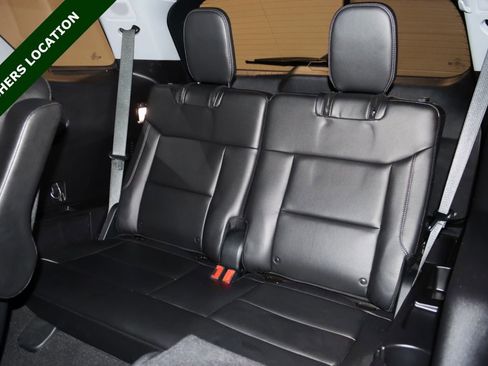 Used 2021 Ford Explorer Limited w/ Equipment Group 301A AWD/4WD image 17